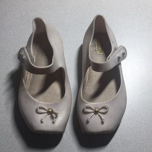 Mini Melissa size 8